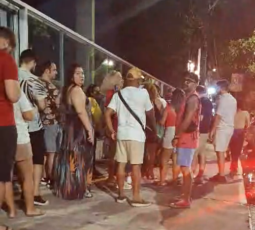 Após condenação de Bolsonaro, bar em Belém distribui 13 barris de chope grátis