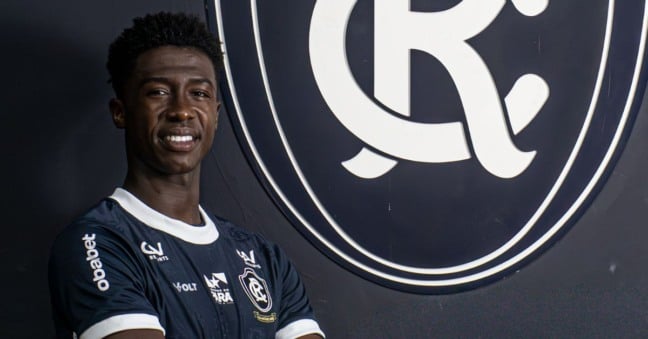 O jogador já começou a treinar e, mesmo sem condições para atuar por 90 minutos, pode ser uma novidade no próximo jogo - Foto: Samara Miranda/Remo