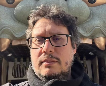 No site da Academia Brasileira de Cinema Ferraz é descrito como especialista em projetos de documentários e produções de não ficção.