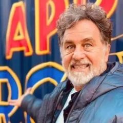 O ator, que tem 68 anos, já foi casado com a atriz Carolina Dieckmann e é pai de quatro filhos, incluindo Davi, fruto do relacionamento com Dieckmann.