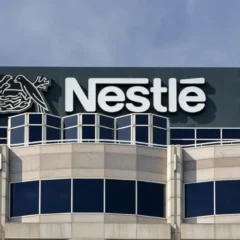 Multinacional suíça anunciou mudança na liderança em meio a processo de reestruturação e revisão de portfólio