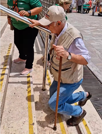 Religioso fez gesto de fé e reverência a Nossa Senhora de Nazaré nesta quarta-feira, 18 de setembro, durante visita à capital paraense.