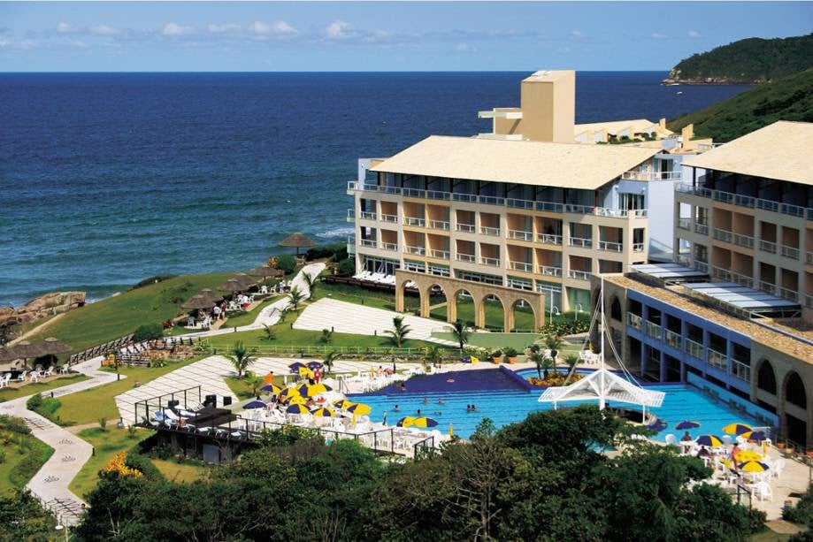 Costão do Santinho Resort, localizado na Praia do Santinho, está com mais de 100 vagas abertas para diferentes áreas. Foto: Divulgação