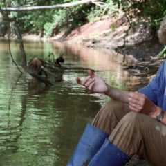 Décadas mais tarde, a sobrevivente voltou ao local da tragédia ao lado do cineasta Werner Herzog, experiência que transformou em documentário que acabou sendo chamado de “Asas da Esperança”. Foto: 