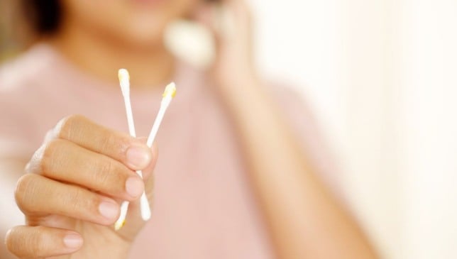 Os cientistas identificaram que a cera, ou cerume, contém metabólitos, substâncias químicas produzidas pelas reações do metabolismo no organismo.