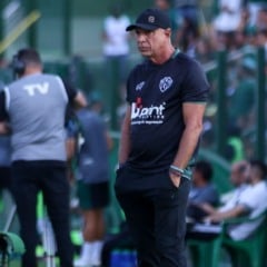 Fernandes terá muito trabalho para fazer o Papão jogar bola - Foto: Jorge Luis Totti/PSC