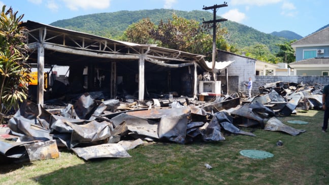 Justiça do Rio absolve réus do incêndio no Ninho do Urubu, relembrando a tragédia que matou dez jovens do Flamengo em 2019.