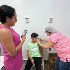 A abertura oficial da campanha de atualização do calendário vacinal de crianças e adolescentes menores de 15 anos ocorreu na Unidade Básica de Saúde (UBS) Portal da Amazônia. Foto: Divulgação