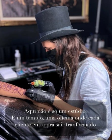 O tatuador paraense Dan Quixote, responsável pela tatuagem que gerou polêmica ao ser feita dentro do Palacete Bolonha, em Belém, decidiu quebrar o silêncio.