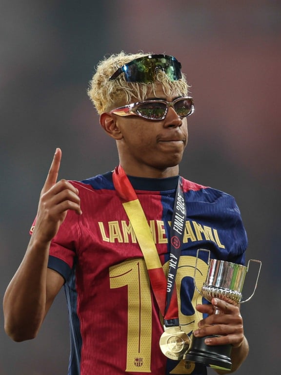 Atacante do Barcelona vai cobrar por autógrafos
