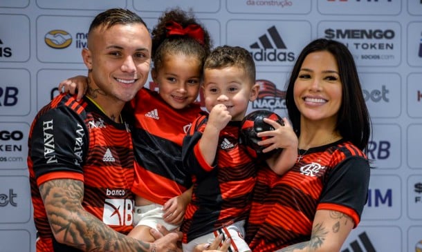 O casamento da influenciadora Isa Ranieri com o atacante do Flamengo, Éverton Cebolinha, chegou oficialmente ao fim nesta segunda-feira (1º).