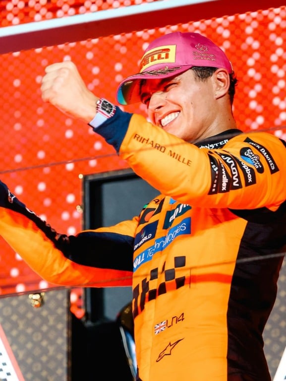 McLaren conquista o título de construtores da Fórmula 1 após GP de Singapura, com 12 vitórias em 17 corridas. Saiba mais sobre a temporada 2025!