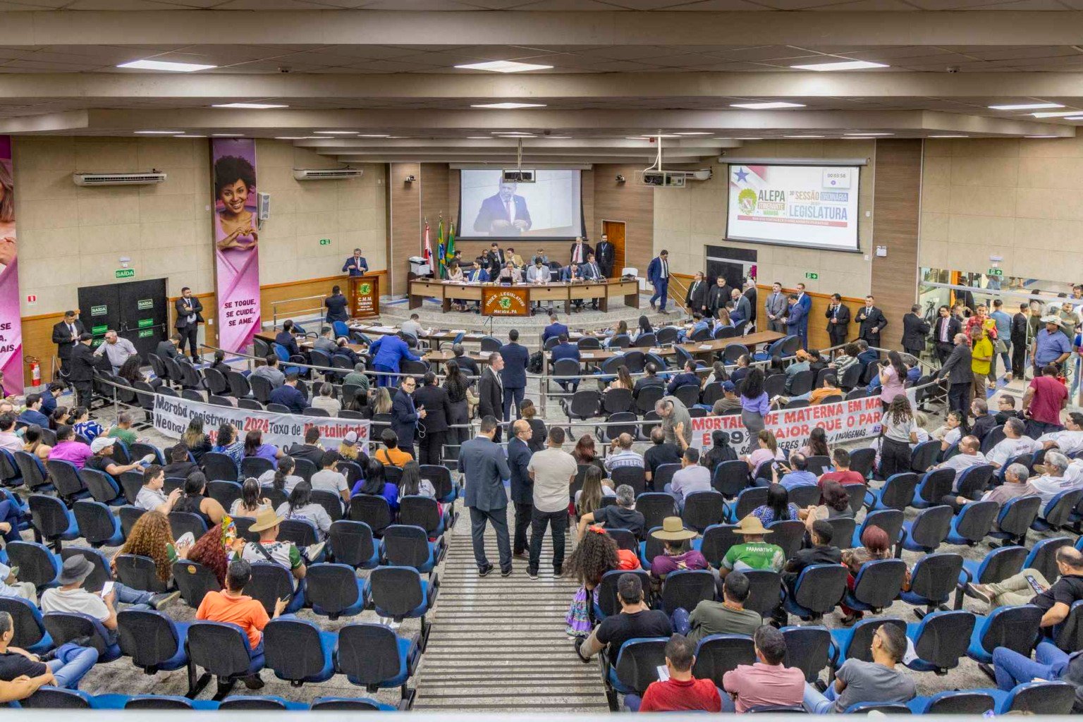 Alepa leva sessão a Marabá e aprova pacote de projetos para o Estado