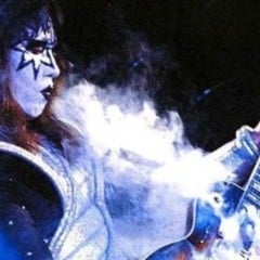 Frehley criou a persona Spaceman e marcou gerações com o Kiss. Foto: Reprodução.