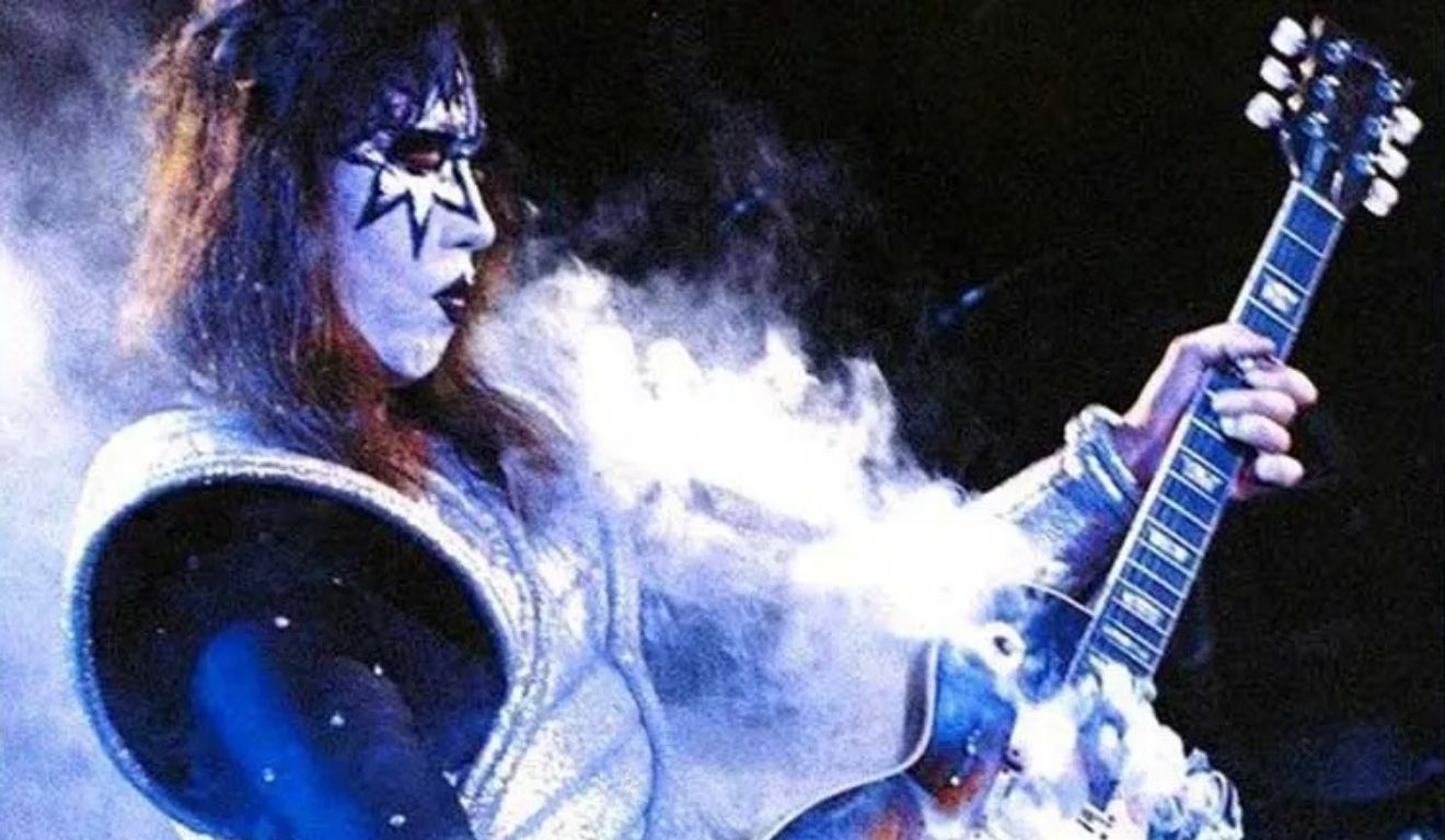 Frehley criou a persona Spaceman e marcou gerações com o Kiss. Foto: Reprodução. Frehley criou a persona Spaceman e marcou gerações com o Kiss. Foto: Reprodução.