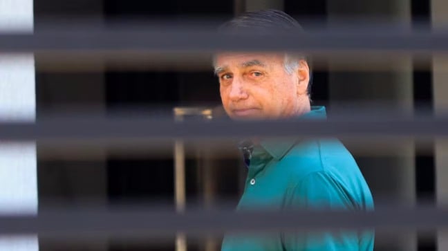 STF condena Bolsonaro por tentativa de golpe e abre prazo para recursos. Entenda os próximos passos e as implicações políticas dessa decisão.