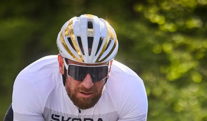 Bradley Wiggins revela em autobiografia que cheirou cocaína na medalha de ouro. Conheça sua luta contra vícios e traumas do passado.