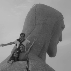 Além da trajetória profissional, Alexandre também era conhecido por sua vida pessoal. Ele era casado com a atriz e poetisa Isabelle Nassar
