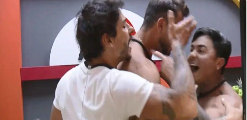 A segunda festa de A Fazenda 17 terminou em uma briga generalizada, obrigando os famosos “ninjas” da produção a intervirem para evitar agressões físicas.