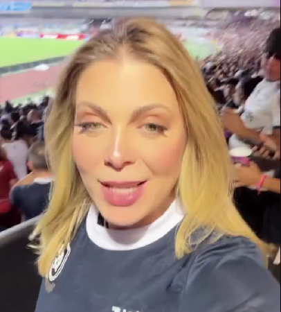 Mangueirão vibra com Sheila Mello, eterna loira do Tchan, pé-quente do clássico