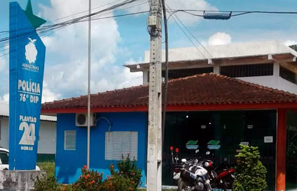 Denúncias apontam que cinco presos foram coagidos a manter relações sexuais com o policial.