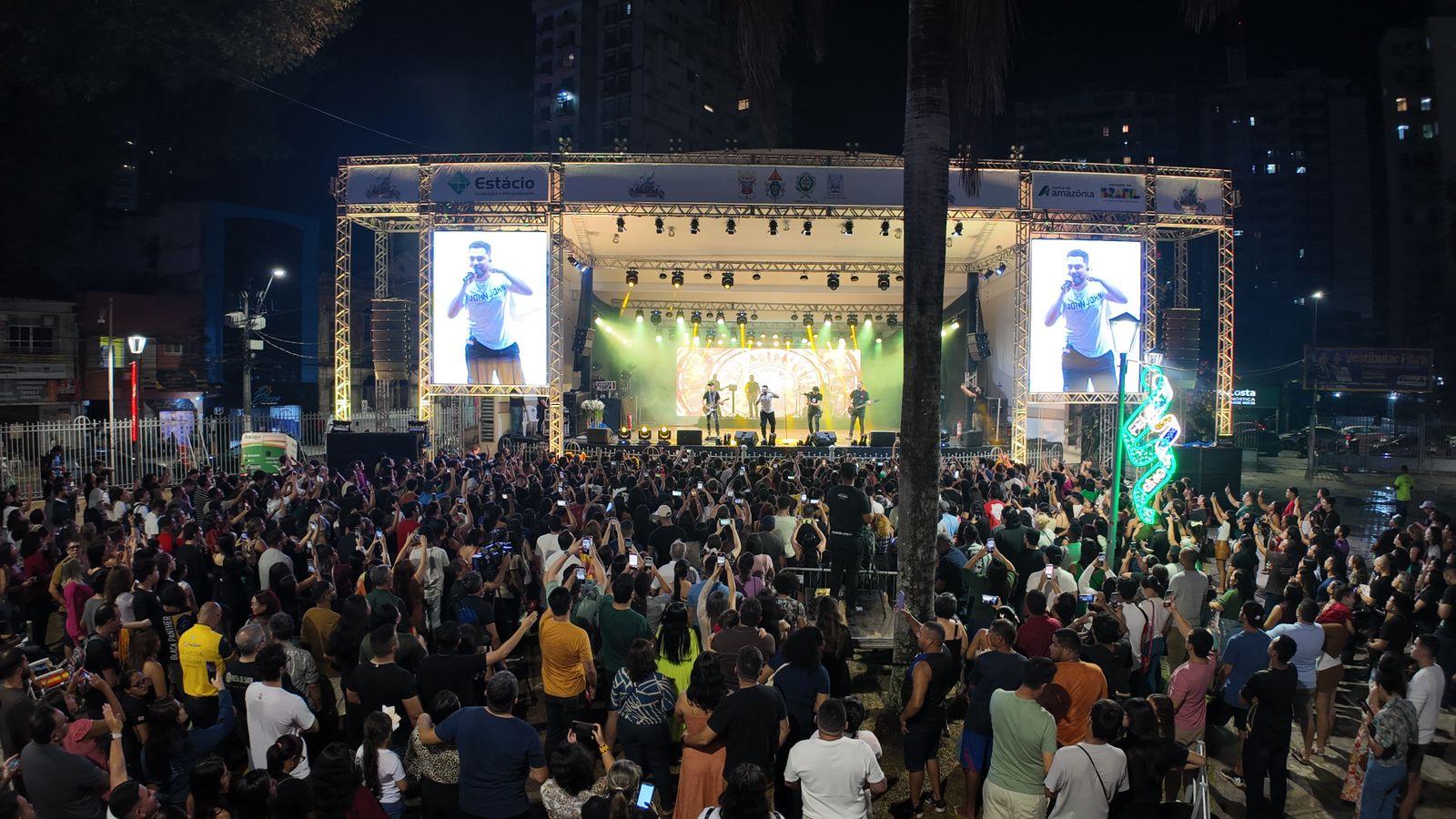 O Adoração e Vida é um dos grupos mais conhecidos da música católica contemporânea no Brasil.