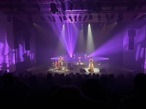 O espetáculo, composto pela Orquestra Sinfônica do Theatro da Paz, conta com as participações de artistas indígenas, como a amazonense Djuena Tikuna, além do paraense Trio Manari.