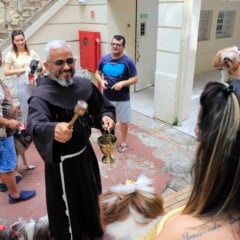 Em Belém, a capela de Santo Antônio de Lisboa, sob responsabilidade dos freis capuchinhos, que seguem o carisma franciscano, foi uma das igrejas que concedeu a bênção para cães e gatos na manhã deste sábado (4). Foto: Celso Rodrigues