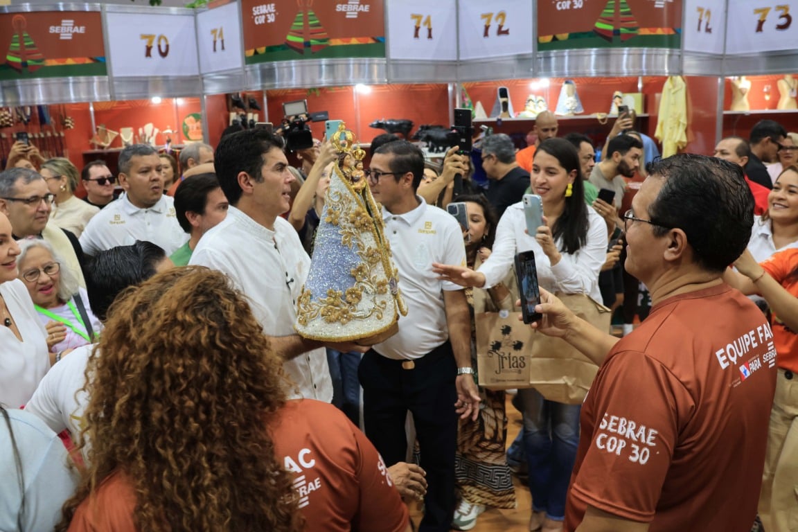A Imagem Peregrina abençoou expositores e visitantes no primeiro dia do evento.