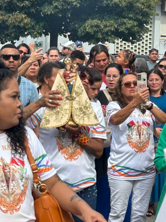 Em Lisboa, cidade distante 6.000 quilômetros de Belém, o amor por Nossa Senhora de Nazaré reacendeu nos corações e fez da capital portuguesa um lar de devoção.

Foto: Tathy Fleury