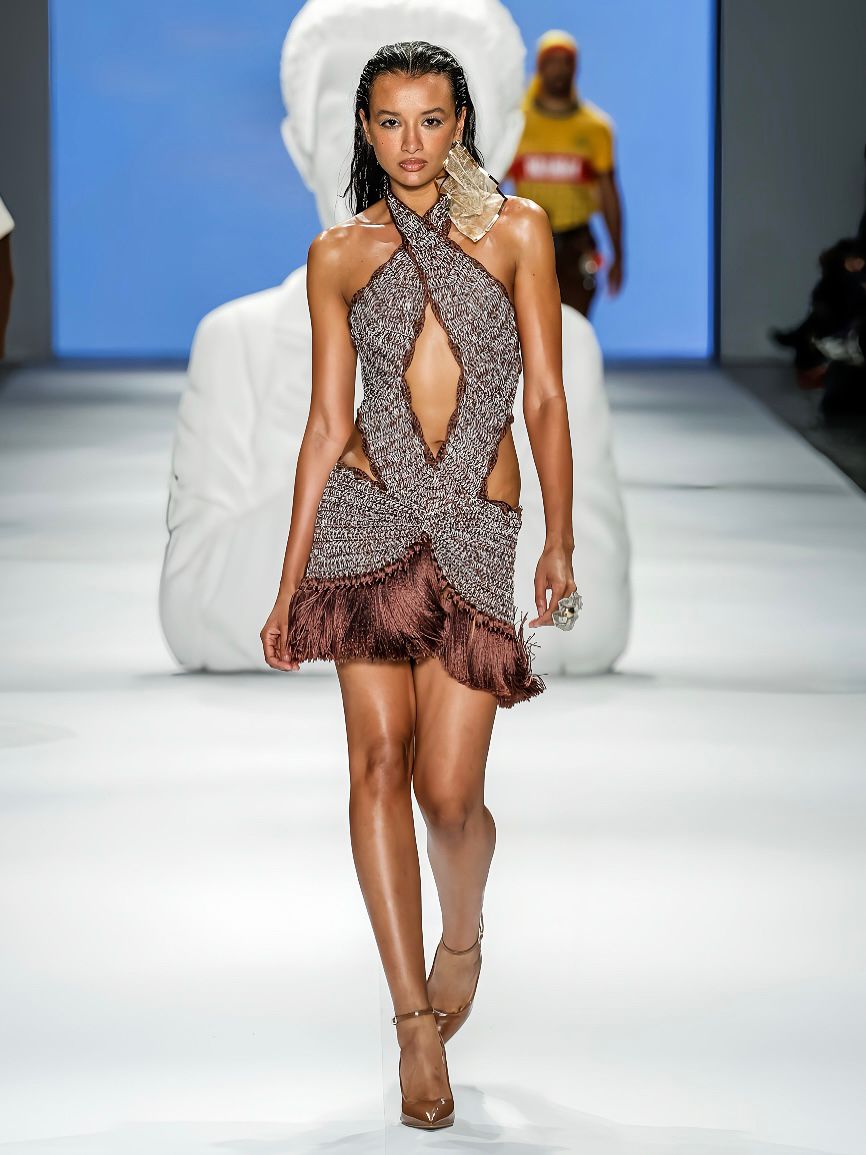 Modelo paraense Maria Carolina leva a força do Norte às passarelas do SPFW N60. Foto: Agência Foto Site