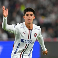 O meia ofensivo Gabriel Villamíl fez o primeiro e o terceiro da LDU em vitória parcial do time equatoriano por 3 a 0 sobre o Palmeiras