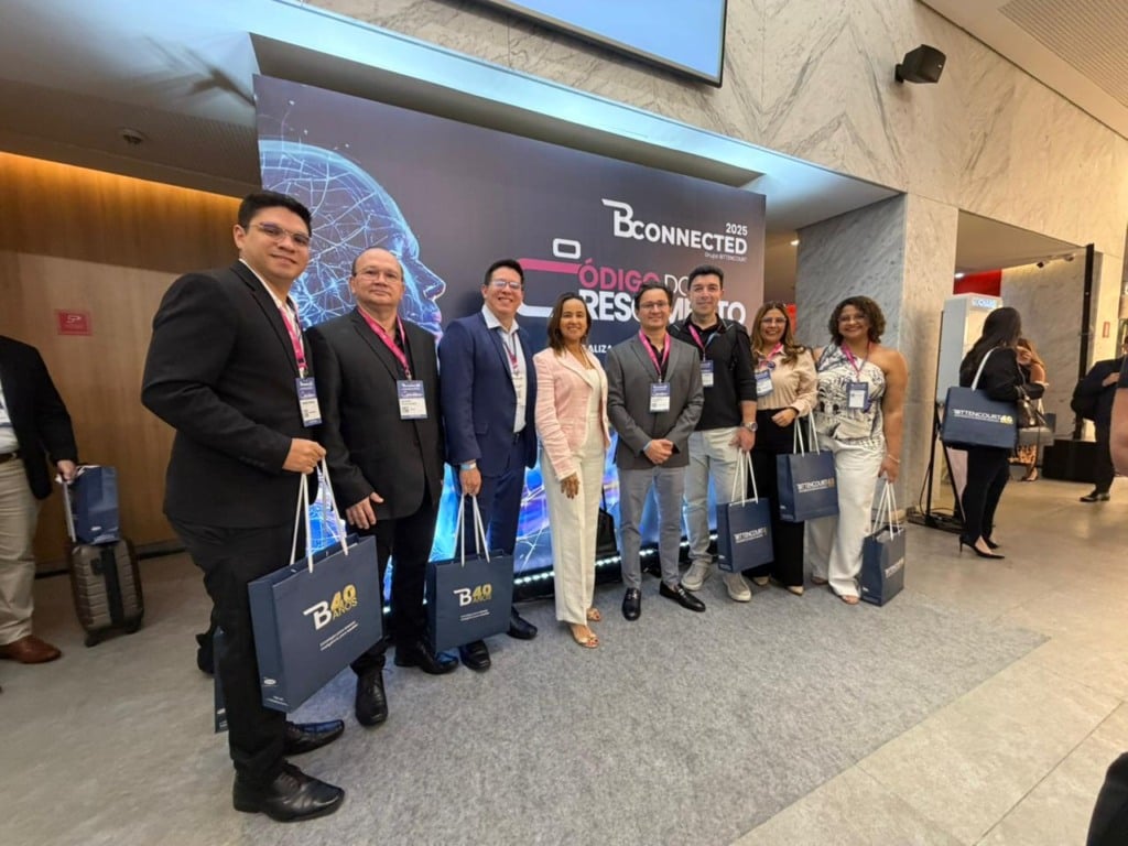 Time do curso de idiomas Aslan participa do BConnected 2025, em São Paulo