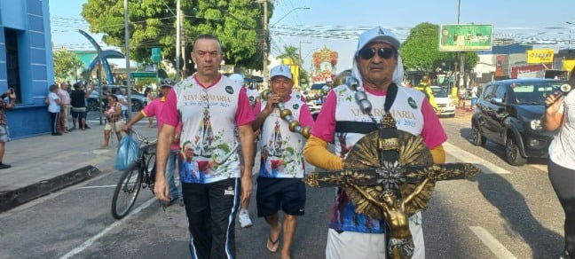 Os peregrinos de Castanhal, no nordeste do Pará, deram início nesta quarta-feira (8) à tradicional caminhada de romeiros até a Basílica de Nazaré