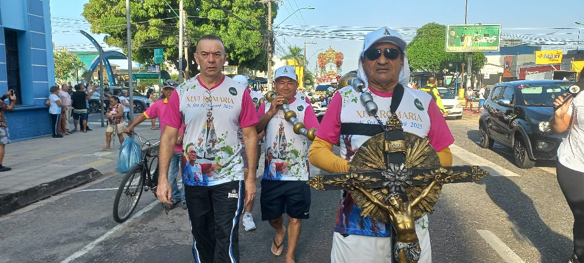 Os peregrinos de Castanhal, no nordeste do Pará, deram início nesta quarta-feira (8) à tradicional caminhada de romeiros até a Basílica de Nazaré
