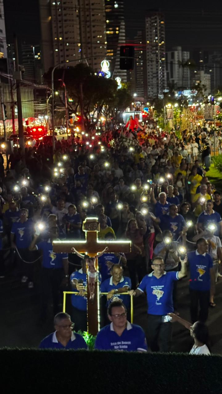 Procissão percorreu 5 km da Basílica Santuário até a Nova Doca, com destaque para a iluminação da imagem de Nossa Senhora de Nazaré.