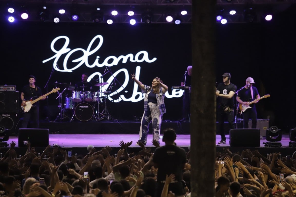 A atração da noite foi a cantora Eliana Ribeiro, um dos nomes mais conhecidos da música católica no Brasil. A atração da noite foi a cantora Eliana Ribeiro, um dos nomes mais conhecidos da música católica no Brasil.