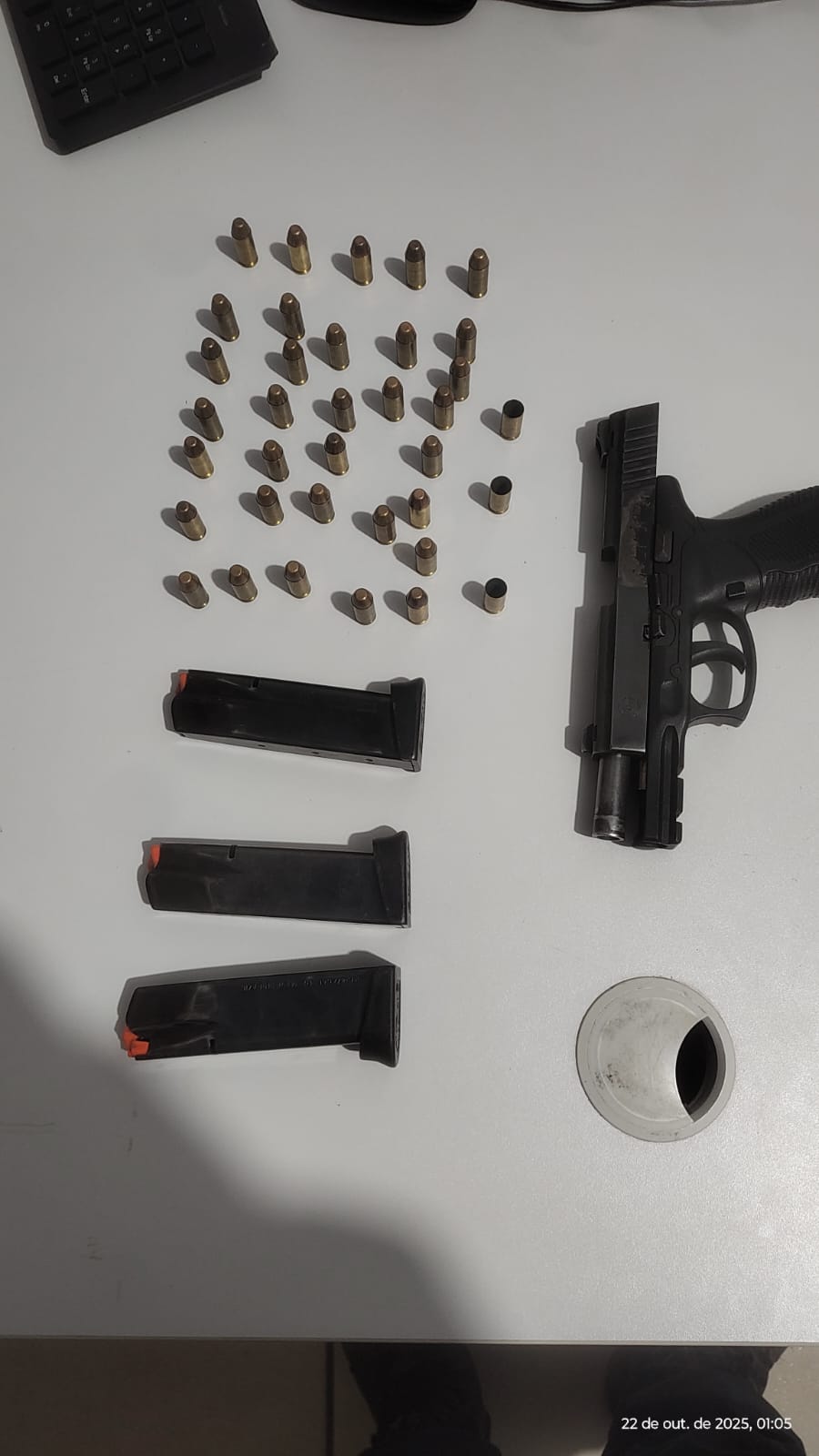 Os militares reagiram também atirando contra o acusado que foi atingido e morreu no hospital após ser socorrido pela equipe policial.