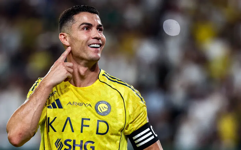 Cristiano Ronaldo segue reescrevendo a história dentro e fora de campo. O português acaba de se tornar o primeiro jogador de futebol bilionári