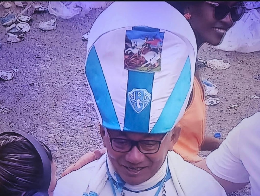 O papa bicolor se fez preente