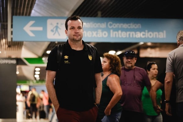 Ex-Remo, Daniel Paulista mantém o cargo, mas Sport segue afundado na lanterna Ex-Remo, Daniel Paulista mantém o cargo, mas Sport segue afundado na lanterna