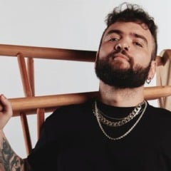 Entre risos e blasfêmias: Tiago Santineli volta a Belém com “Anticristo”