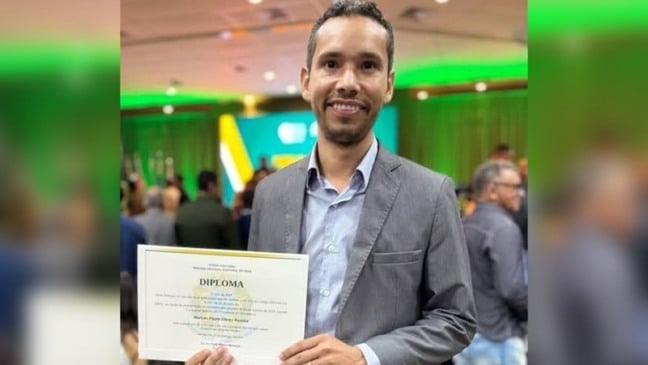 Uma vez com o diploma em mãos, ele está apto a assumir o mandato.