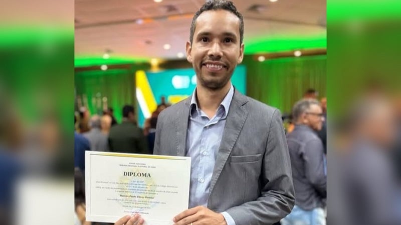 Uma vez com o diploma em mãos, ele está apto a assumir o mandato.
