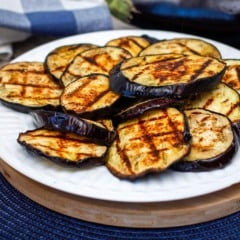 Descubra 10 receitas leves com berinjela que ajudam a emagrecer e nutrem seu corpo. Pratos saudáveis e saborosos para sua dieta!