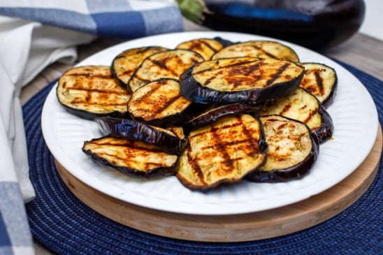 Descubra 10 receitas leves com berinjela que ajudam a emagrecer e nutrem seu corpo. Pratos saudáveis e saborosos para sua dieta!