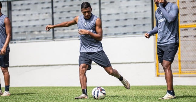 Pedro Rocha promete muito empenho para continuar balançando as redes e ajudar o Remo a subir de divisão - Foto: Samara Miranda/Remo