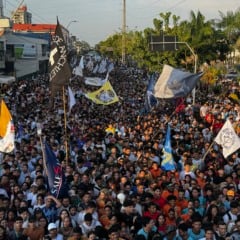 A previsão é de 2h30 de duração, com encerramento por volta de 18h30, quando será celebrada missa.