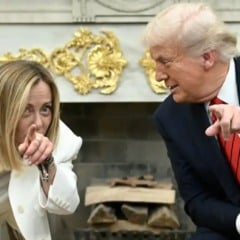 “Linda”: Quem é a premiê italiana que levou cantada de Trump 