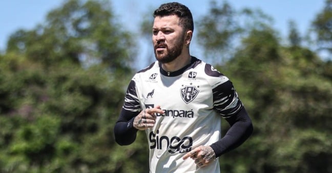 "Limpa" no plantel vai começar por Rossi, que não vingou com a camisa bicolor - Foto: Ascom Paysandu